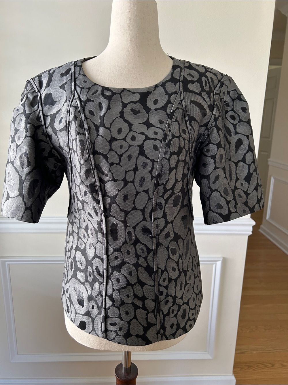 Brooks Brothers Gray Leopard Jacquard Short Sleeve Blouse